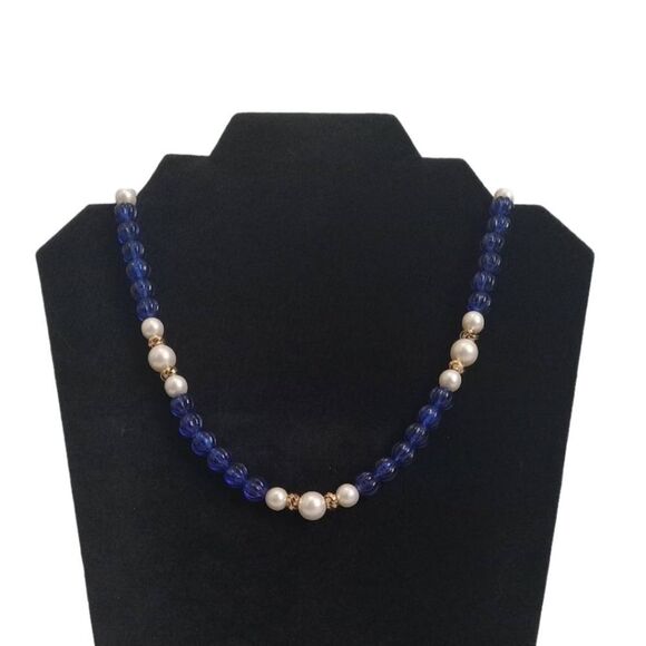 Vintage 80s Blue & Faux Pearl Alternating Plastic Beaded Single Strand Necklace - Picture 1 of 10